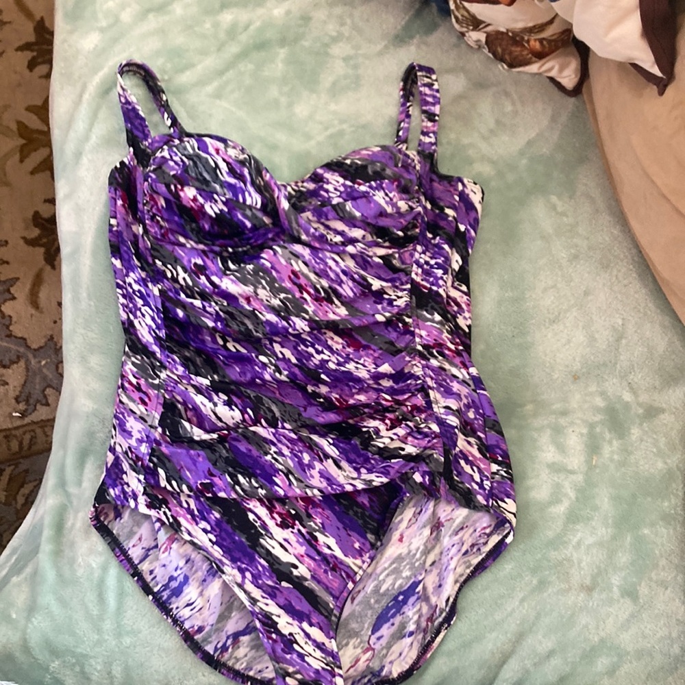 Croft and Barrow 16 purple one piece bathing suit like new padded and adjustable